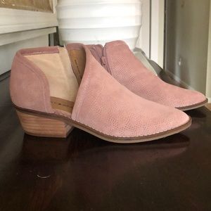 Suede pink booties